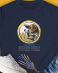 Navy "Watchdog Society"-Series, Volume 2 womens t-shirt features an alert dog looking over the fence. For every dog ​​lover. Designed by Dog Gang.